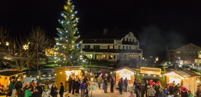 Weihnachtsmarkt in Warth.