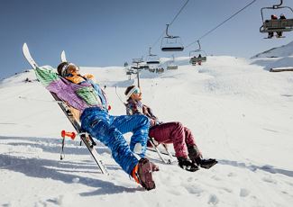 We love the 80s skiing