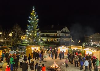 Weihnachtsmarkt in Warth.