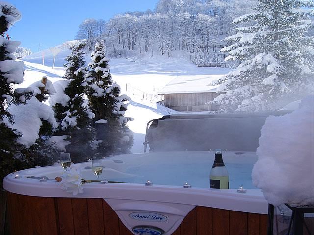 Außenwhirlpool für noch mehr Entspannung im Alpina